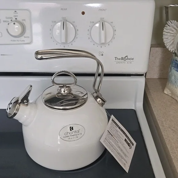 Chantal Whistling Kettle - Picture 6 of 6